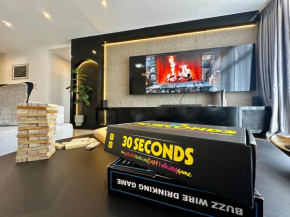 Oreo Home 75inch TV 5mints from Beach & City